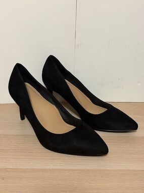 JustFab Black Pointed-Toe Suede Pumps